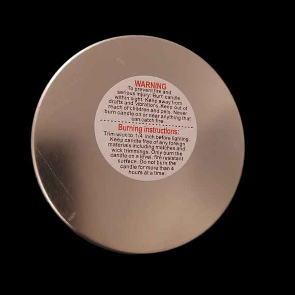 NWOT cashmere plum soy candle - Picture 4 of 4